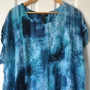 Short sleeved blue blouse